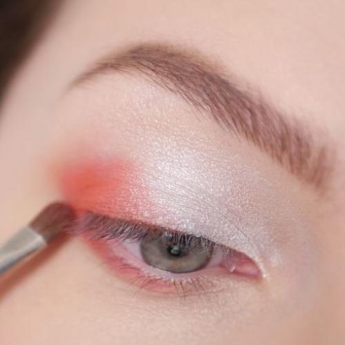 Эффект бабочки: как повторить макияж глаз с показа Jill Stuart? 03 Эффект бабочки: как повторить макияж глаз с показа Jill Stuart? 03