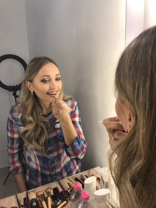 Милые девочки, радую вас в эти прекрасные дни солнца и весны до 01 апреля скидкой на уроки макияжа для себя 15%? 02