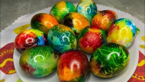 Не стоит долго хранить вареные яйца после пасхи.

