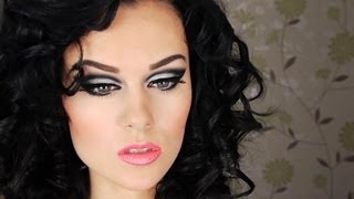 Неумение общаться с людьми всегда изрядно осложняло жизнь Эмме Пиклс лишь с помощью Сети она смогла преодолеть свою скромность и явить миру свои воистину незаурядные таланты гримера. 02