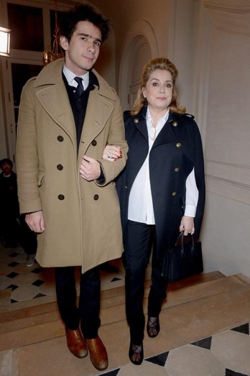 Катрин Денев Глаза. Катрин денев.

73-Летняя актриса рассказала о своих бьюти - привычках.