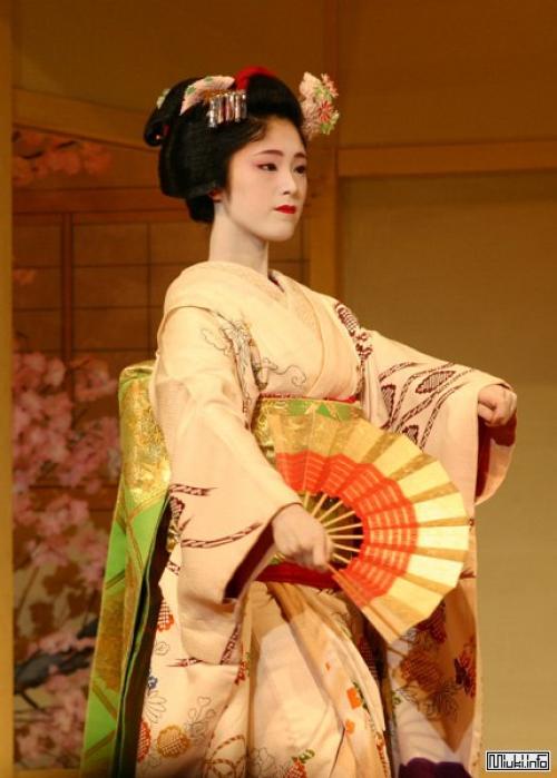 Женское кимоно. История_вещей_Historydocs. 05 Женское кимоно. История_вещей_Historydocs. 05