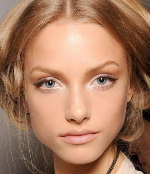 Тренд макияжа - минимум косметики и густые брови! 02