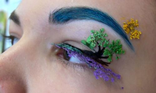 Сейчас меня закидывают тапками но я бы себе на свадьбу такого а-ля универсала не взяла. 01