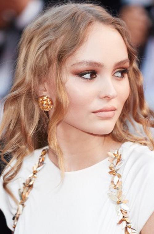 В самый разгар каннского кинофестиваля мы предлагаем взглянуть на несколько эффектных Beauty - образов. 01