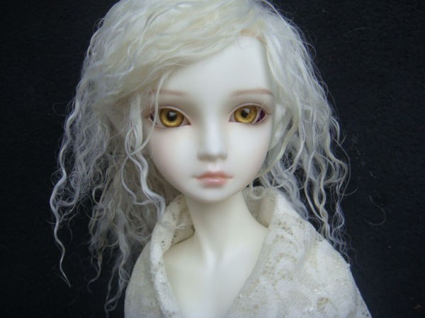 Abjds или BJD (Asian Ball Jointed Dolls) - шарнирные куклы придуманные в Японии в полном конце девяностых годов большой компанией Volks. 02