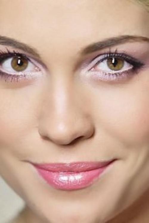 Дневной макияж. Большинство дам считают самым простым вариантом дневной макияж. 04