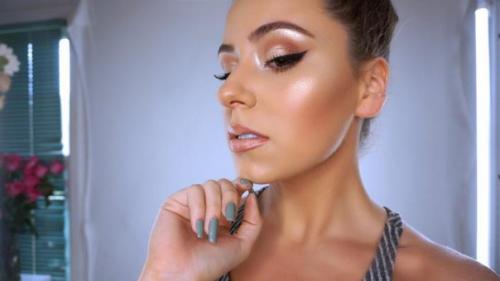 Стробинг - свежий тренд в искусстве мейкапа. 05 Стробинг - свежий тренд в искусстве мейкапа. 05