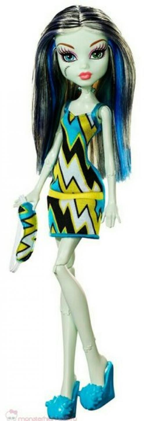 Промо - фото бюджетных спальных кукол Френки Штейн, дракулауры и Клодин Вульф (Dead Tired). 03