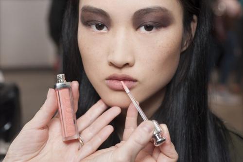 Dior Cruise 2017: макияж с показа и первые кадры осенней коллекции макияжа. 04