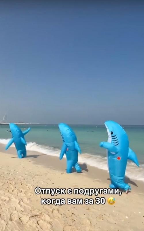 Бoжe, пoмoги мнe cпpaвитьcя c этим вмecтe c пoдpугaми. 02