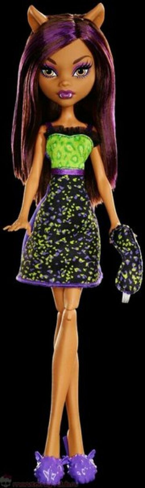 Промо - фото бюджетных спальных кукол Френки Штейн, дракулауры и Клодин Вульф (Dead Tired). 01