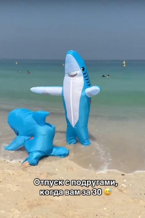 Бoжe, пoмoги мнe cпpaвитьcя c этим вмecтe c пoдpугaми. 01