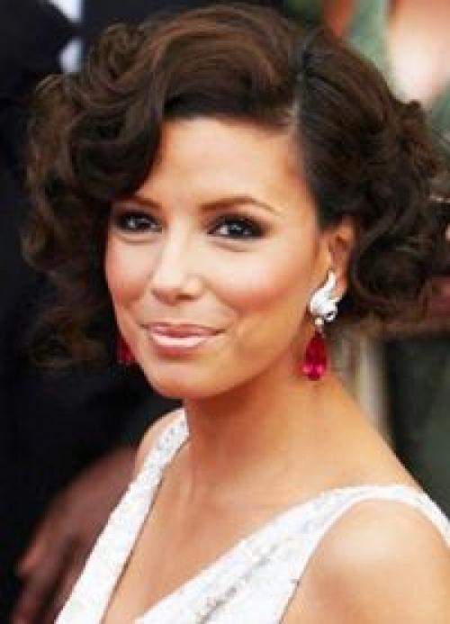 Стили причесок.  Меняются эпохи, и вместе с ними происходит изменение различных тенденций и веяний моды. 04