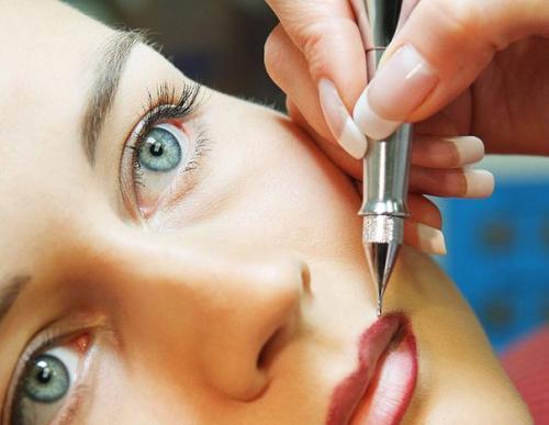 Эффект абсолютно естественной кожи обеспечивает. 03 Эффект абсолютно естественной кожи обеспечивает. 03