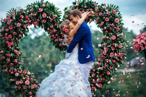 Дорогие наши молодожёны, мы уже много лет живем и работаем на острове Бали, знаем все самые красивые, приватные уголки острова. 01