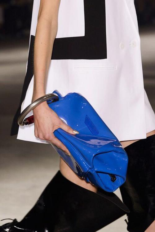 Тренд сезона: все оттенки синего в гардеробе? 01 Тренд сезона: все оттенки синего в гардеробе? 01