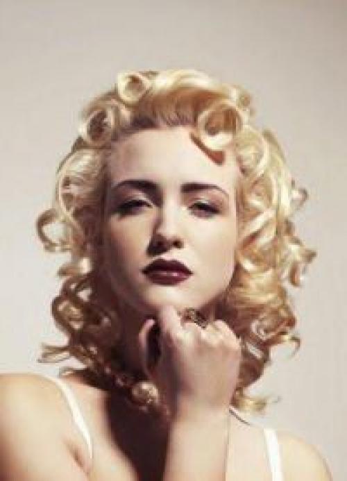 Стили причесок.  Меняются эпохи, и вместе с ними происходит изменение различных тенденций и веяний моды. 05