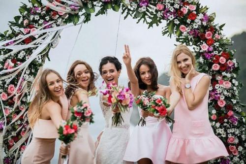 Дорогие наши молодожёны, мы уже много лет живем и работаем на острове Бали, знаем все самые красивые, приватные уголки острова. 02