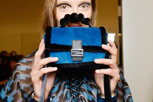 Тренд сезона: все оттенки синего в гардеробе? 02 Тренд сезона: все оттенки синего в гардеробе? 02