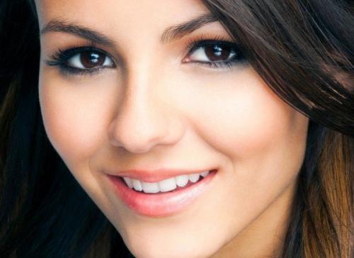 Сегодня хочу поделится с вами мастер-классом для кареглазых брюнеток. 01