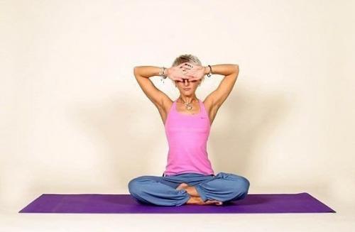 Мы расслабляем мышцы шеи вместе с Аленой мордовиной. 03