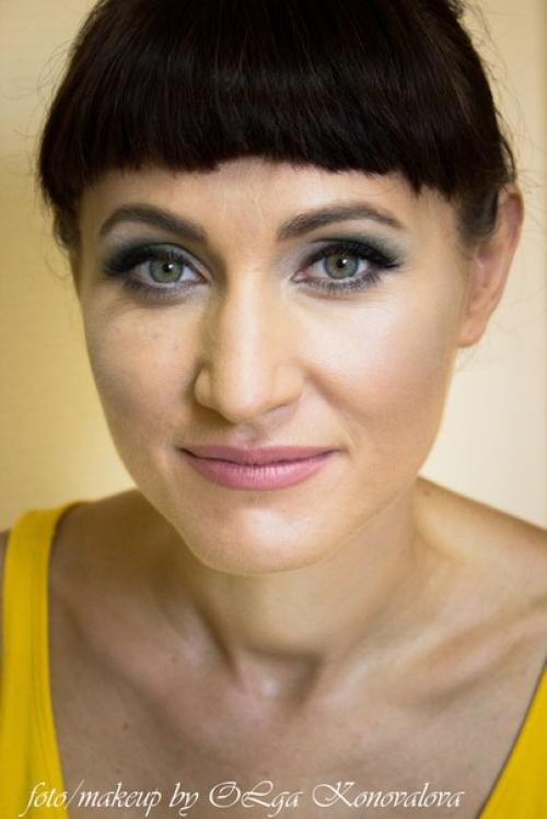 Ко мне на макияж записываются очень красивые девушки, и все как на подбор. 01 Ко мне на макияж записываются очень красивые девушки, и все как на подбор. 01