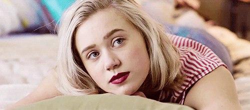 Одежда? Джинсы? Нура просто обожает джинсы с завышенной талией и носит их как с футболками, так и с рубашками и свитерами. 05 Одежда? Джинсы? Нура просто обожает джинсы с завышенной талией и носит их как с футболками, так и с рубашками и свитерами. 05