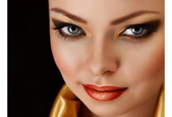 К слову о предыдущей записи. Признаюсь, мне очень нравится тотальный макияж. 04