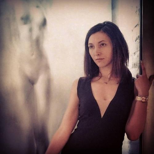 В реалити-шоу Гарем участвую. 01