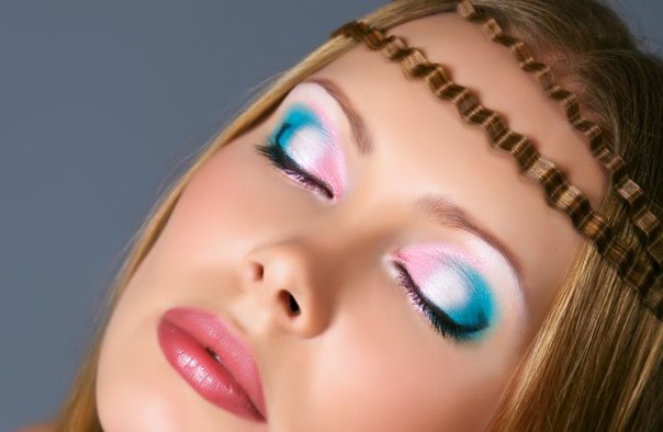 К слову о предыдущей записи. Признаюсь, мне очень нравится тотальный макияж. 06