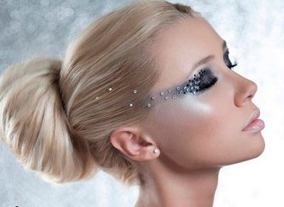 К слову о предыдущей записи. Признаюсь, мне очень нравится тотальный макияж. 01