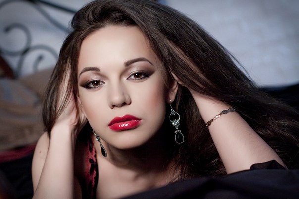 К слову о предыдущей записи. Признаюсь, мне очень нравится тотальный макияж. 08