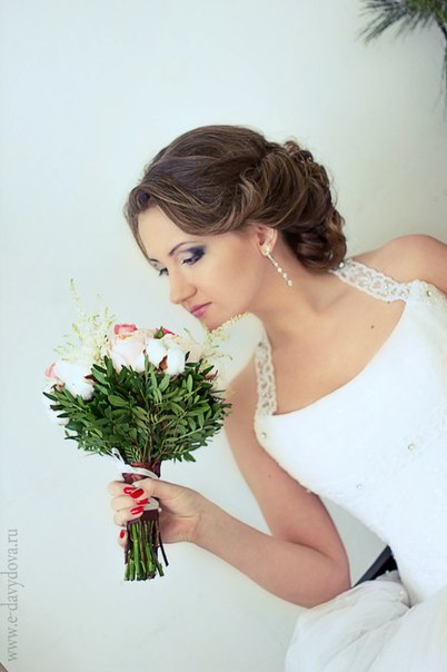 Я очень люблю яркий выразительный макияж, но бытует мнение что макияж невесты должен быть естественным, это не совсем так. 04