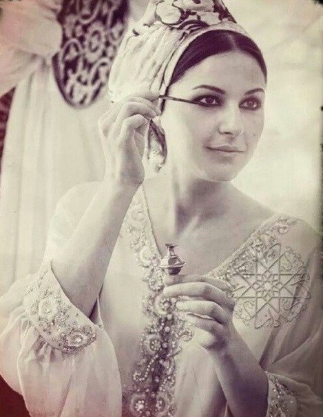 Косметика для восточного макияжа - сурьма.