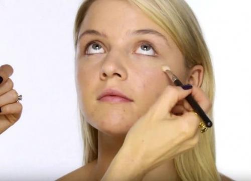 Как правильно наносить консилер под глаза и на дефекты кожи? 01