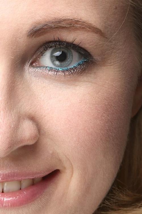 Подводка нижнего века - это горячий тренд, который в этом сезоне был замечен на показах многих ведущих брендов. 01