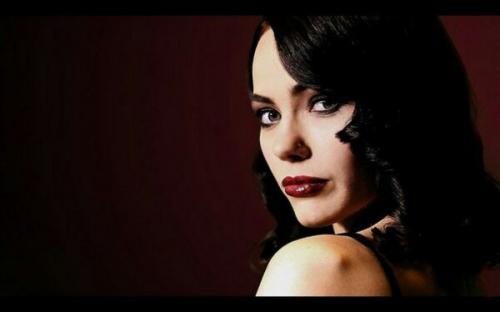 Мы набираем группу на базовый курс по визажу? 01