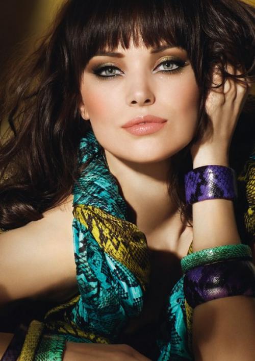 Лучшие средства для макияжа зеленых, голубых и карих глаз? 01