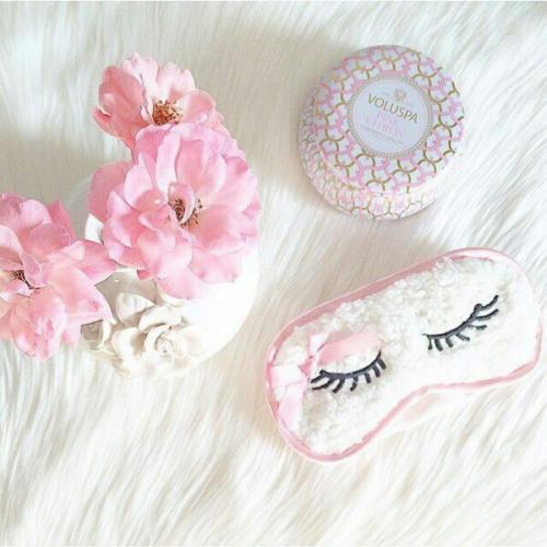 Существует распространенное мнение, что тушь для ресниц выглядит естественней и лучше, а еще является безопаснее, чем наращивание? 02