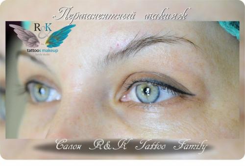 Татуаж глаз в виде стрелочки - закрашивание кожи век над линией роста ресниц. 01