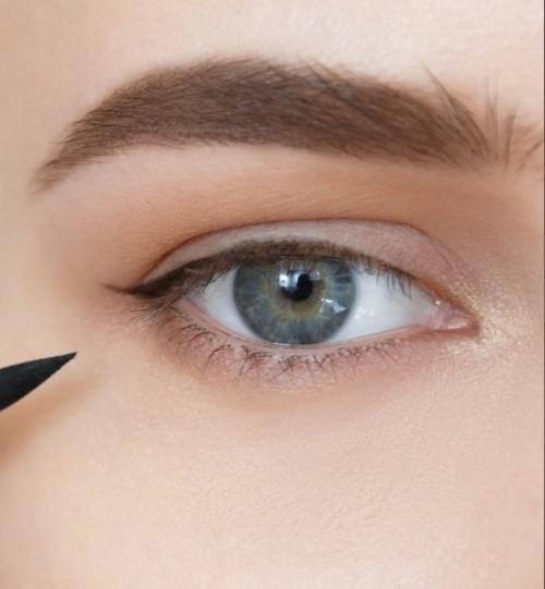 Как сделать необычные двойные стрелки для век? 01 Как сделать необычные двойные стрелки для век? 01