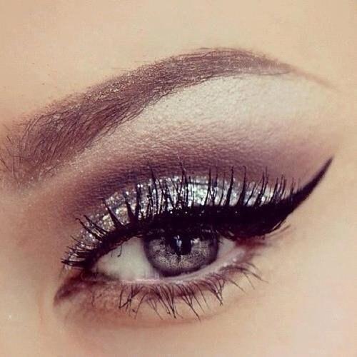 Прекрасний макияж.

Макияж - это не только рисование, но и моделирование, подправка (коррекция) формы и цвета лица.