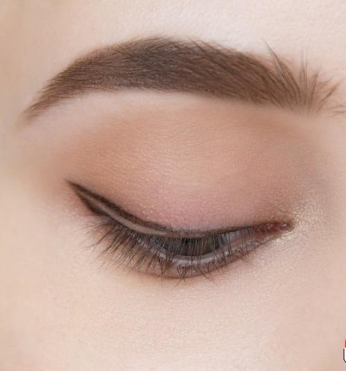 Как сделать необычные двойные стрелки для век? 02 Как сделать необычные двойные стрелки для век? 02