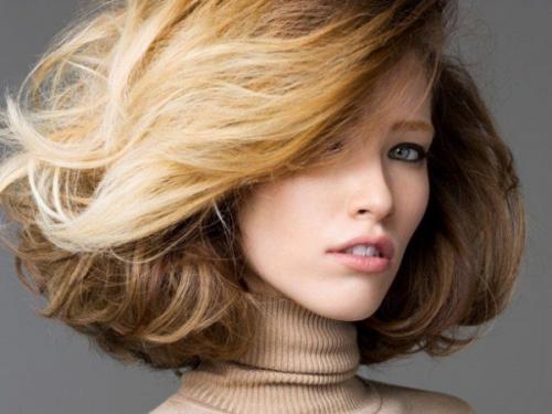 В стильном облике женщины всё взаимосвязано: цвет ногтей и гамма макияжа, гардероб, а также тональность волос. 07