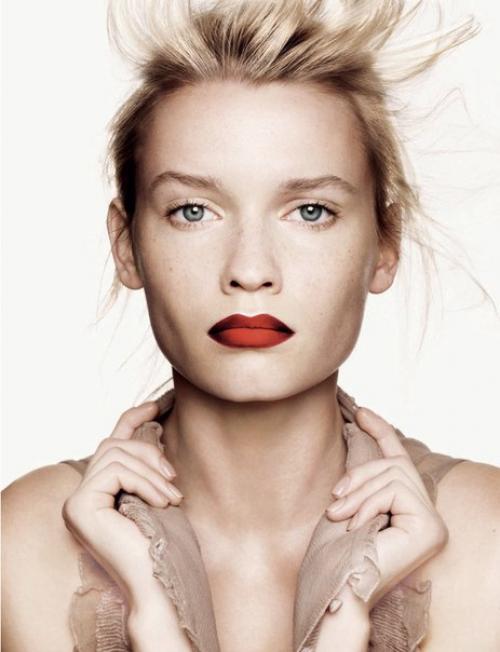 Beauty - практика: макияж под бежевое платье.