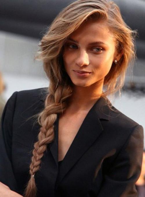 В стильном облике женщины всё взаимосвязано: цвет ногтей и гамма макияжа, гардероб, а также тональность волос. 08