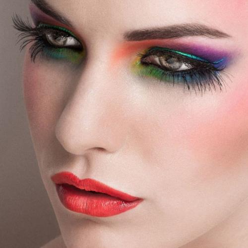 Как ПРАВИЛЬНО наносить пигмент на глаза. Давайте поговорим о пигментах!