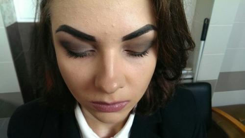 На прошлой неделе мы с Яной Власовой, талантливой стилистом - визажистом, провели встречу - тестирование и проработали два макияжа. 04