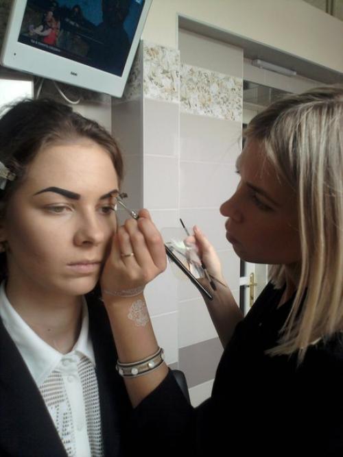 На прошлой неделе мы с Яной Власовой, талантливой стилистом - визажистом, провели встречу - тестирование и проработали два макияжа. 08